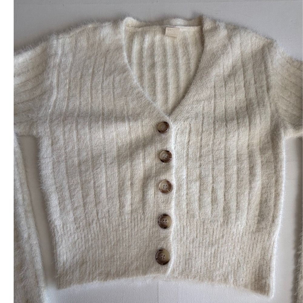 Urban Outfitters Womens Cream Fuzzy Ribbed Cropped Cardigan Sweater Small V-Neck - Picture 3 of 8